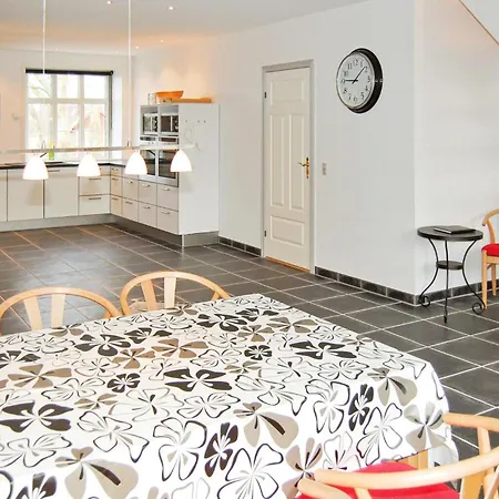 Дом отдыха Seven-bedroom In