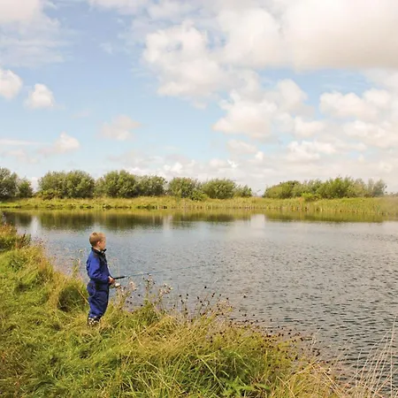 Seven-bedroom In Prázdninový dům Bredebro