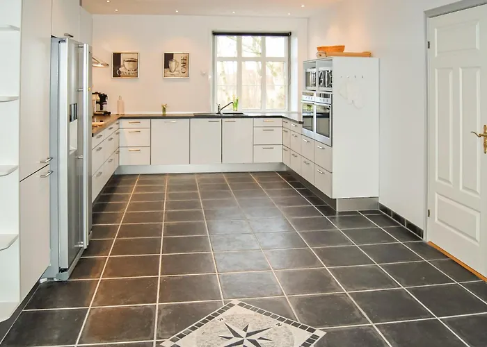 Seven-bedroom In * Bredebro