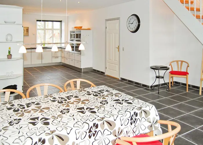 Дом отдыха Seven-bedroom In