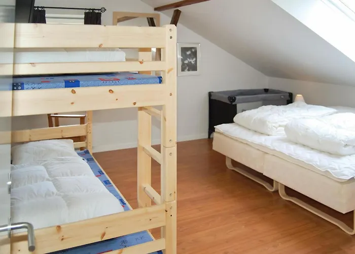 Seven-bedroom In Дом отдыха